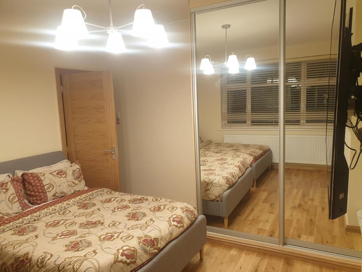London Luxury 3 Bedroom Flat 1Min Walk From Underground, With Free Parking Sleeps X10 المظهر الخارجي الصورة